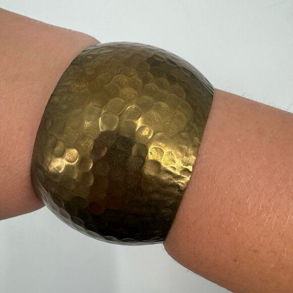 Vintage Hammered brass Cuff Bracelet - Picture 1 of 5